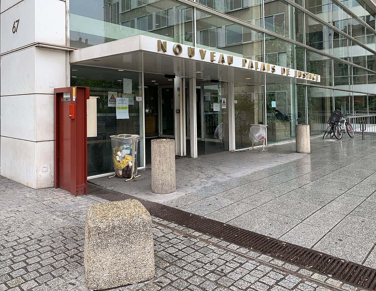 Entrée du tribunal judiciaire de Lyon, au 67 rue Servient.